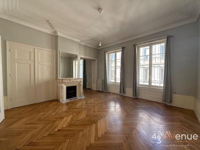 Appartement - 141 m² - 5 pièces