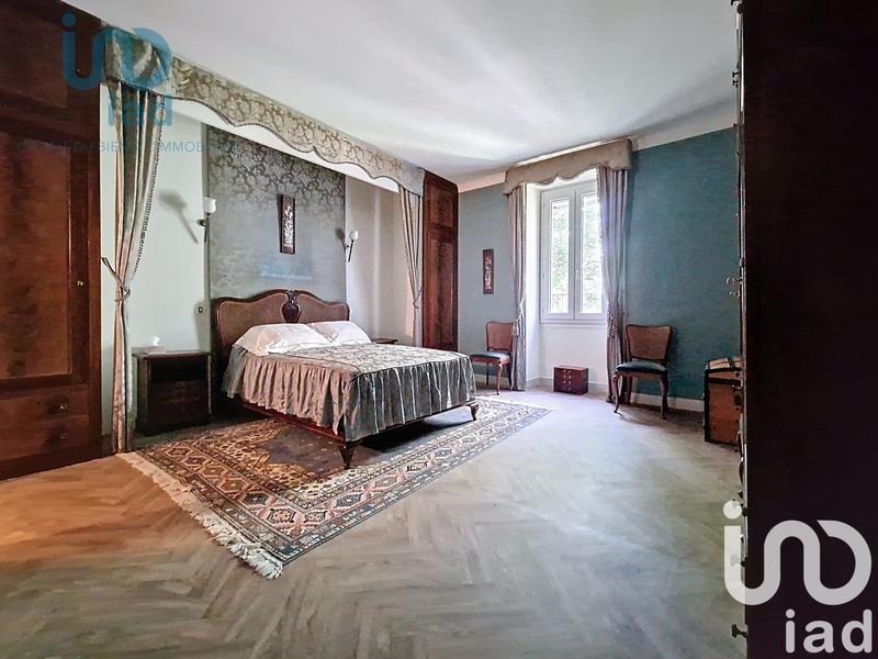 Maison - 280 m² - 8 pièces