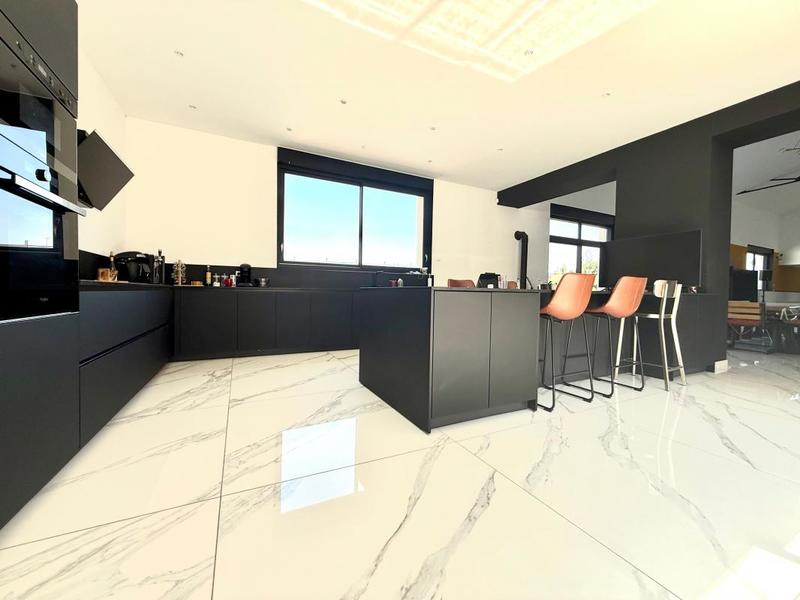 Maison - 285 m² - 7 pièces