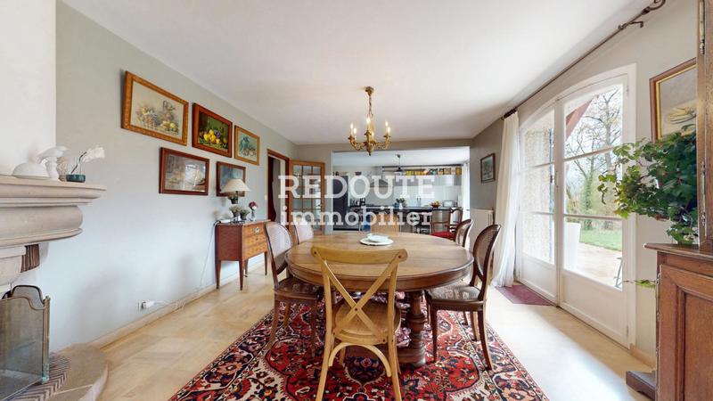 Propriété - 239 m² - 8 pièces