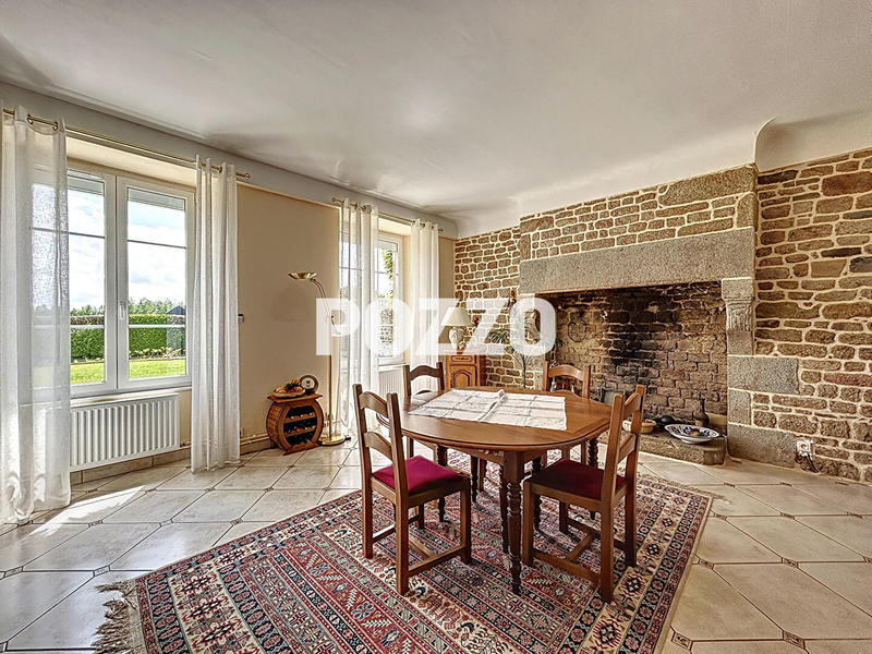 Maison - 305 m² - 10 pièces