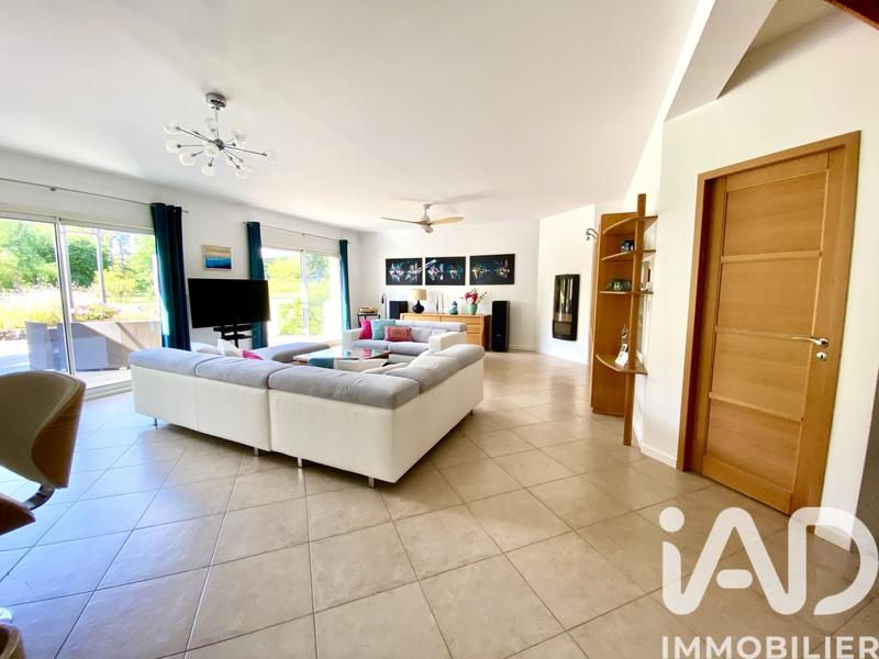 Maison - 236 m² - 7 pièces