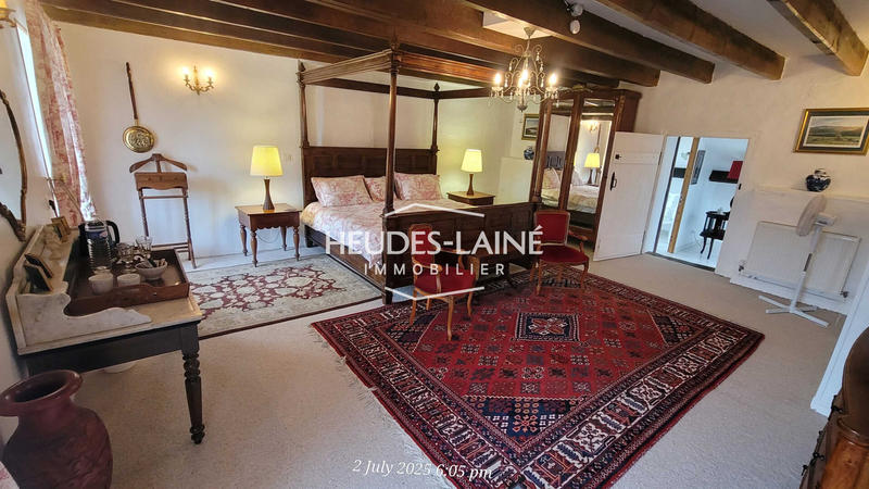 Maison - 330 m² - 10 pièces