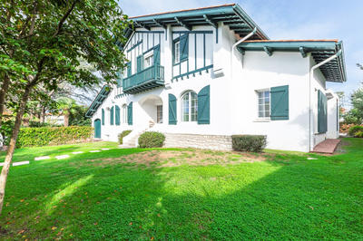 Maison - 311 m² - 8 pièces