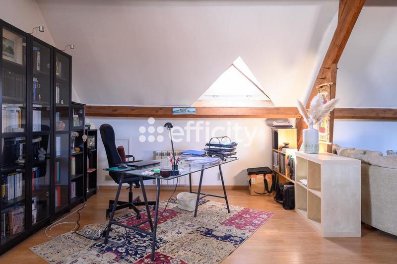 Maison - 330 m² - 7 pièces