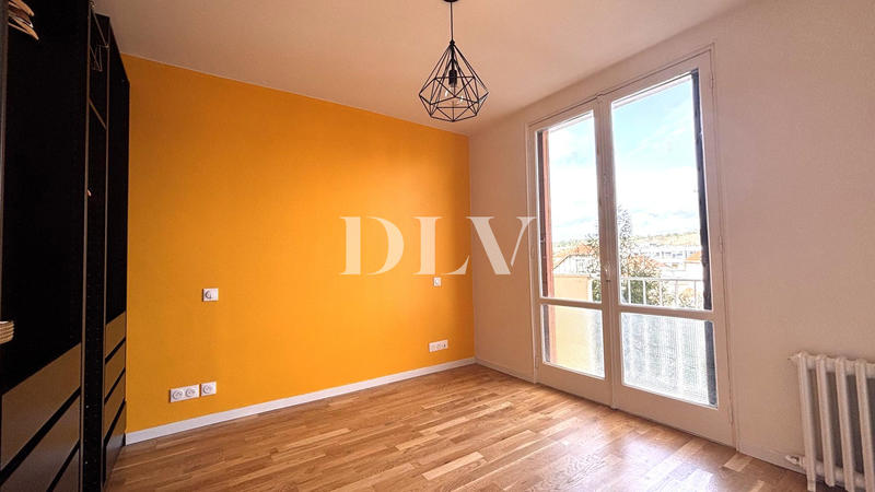 Appartement - 75 m² - 5 pièces