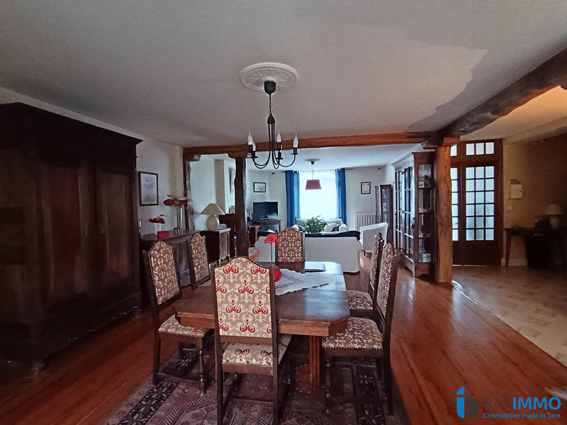 Maison - 220 m² - 9 pièces