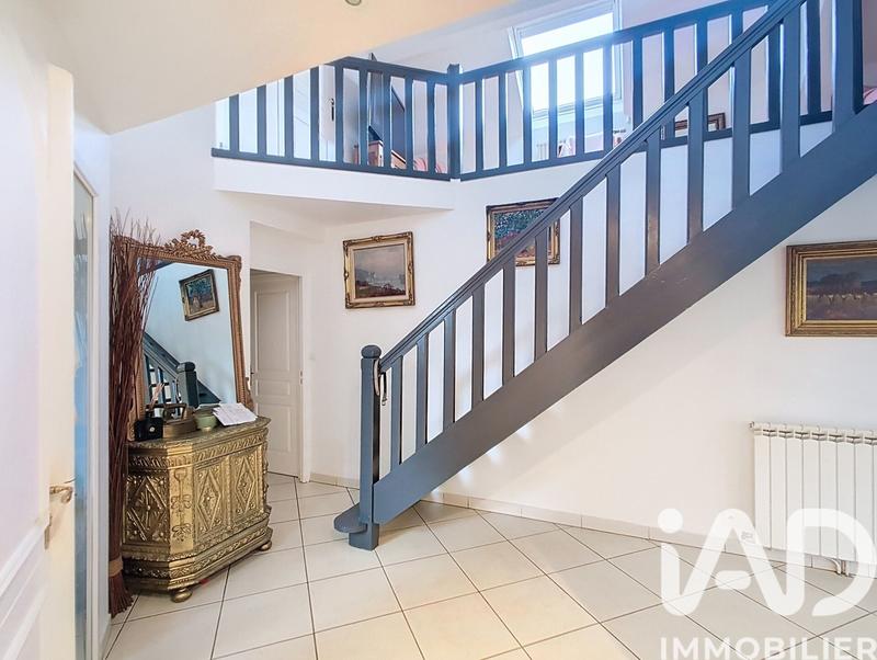 Maison - 217 m² - 9 pièces