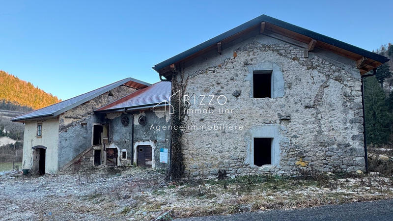 Maison - 804 m² - 3 pièces