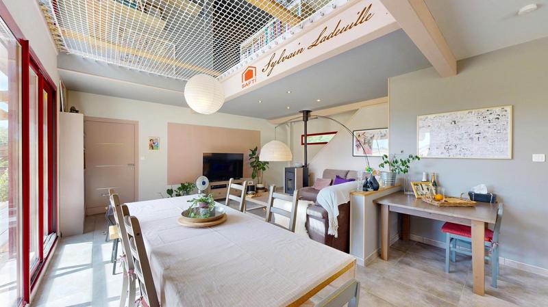 Maison - 180 m² - 5 pièces