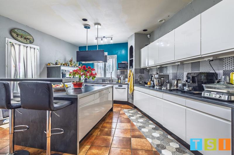 Maison - 200 m² - 5 pièces