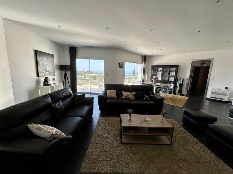 Villa - 217 m² - 5 pièces