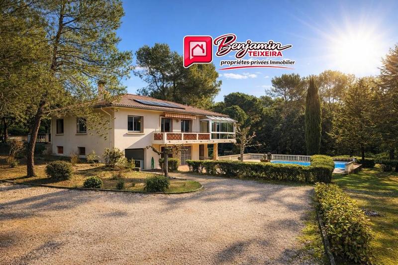 Maison - 204 m² - 7 pièces