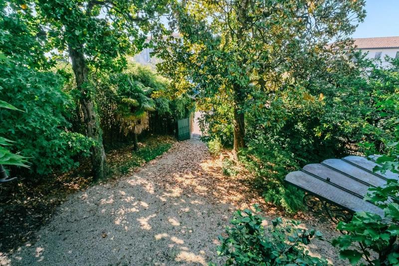 Maison - 260 m² - 7 pièces