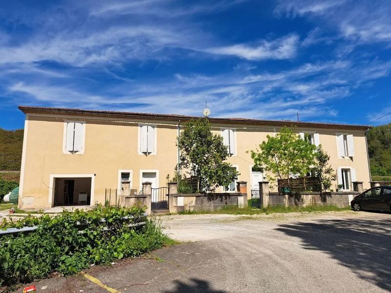 Maison - 430 m² - 15 pièces