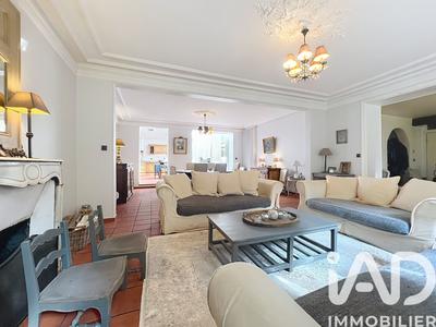 Maison - 290 m² - 8 pièces