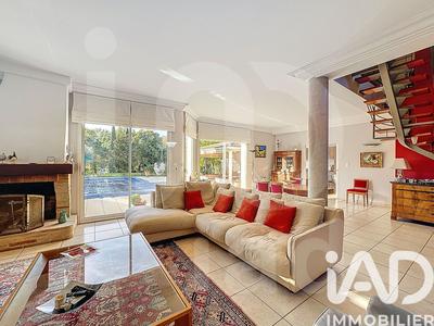 Maison - 211 m² - 7 pièces