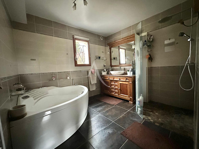 Maison - 205 m² - 5 pièces