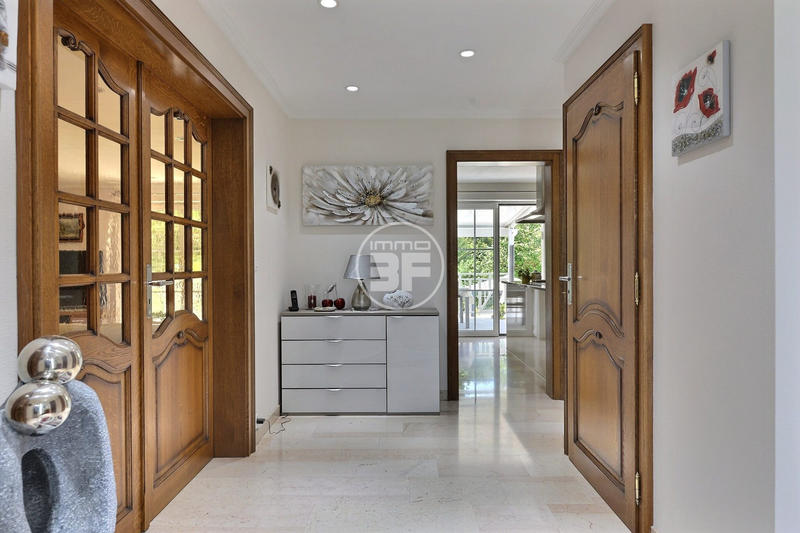 Maison - 232 m² - 7 pièces