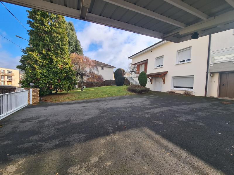 Villa - 196 m² - 8 pièces