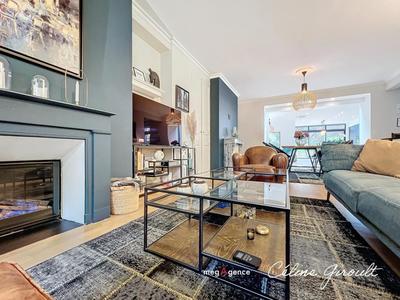 Maison - 250 m² - 10 pièces