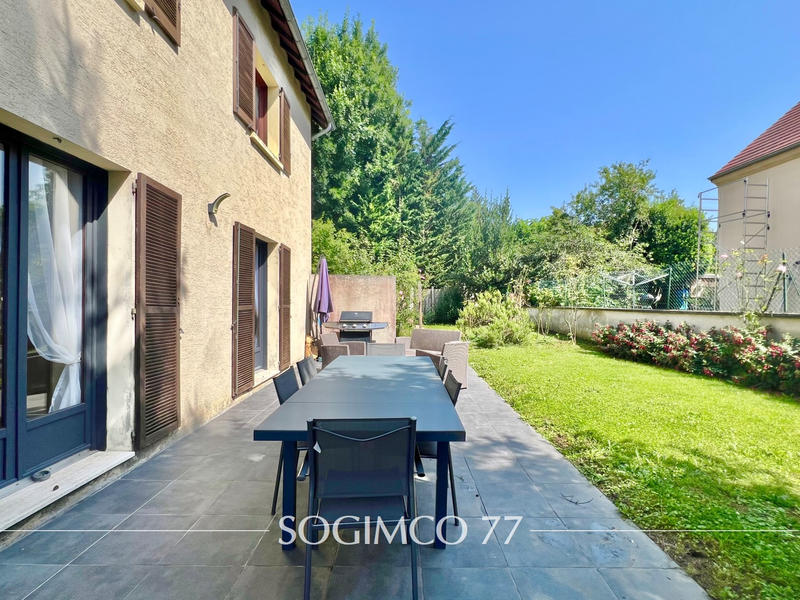 Maison - 183 m² - 8 pièces