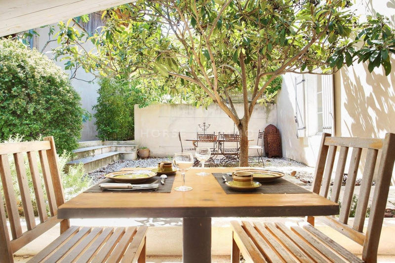 Maison - 1 745 m² - 50 pièces