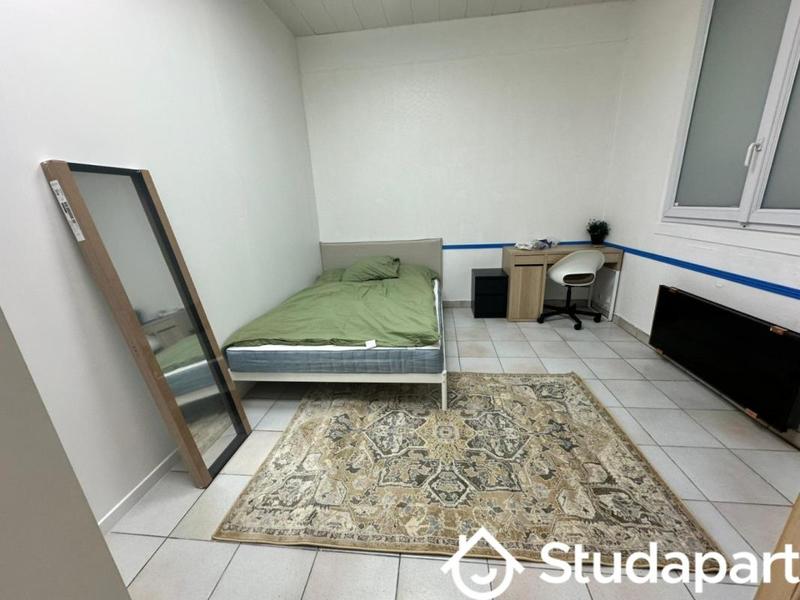 Chambre - 13 m² - 1 pièce