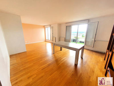 Appartement - 99 m² - 5 pièces