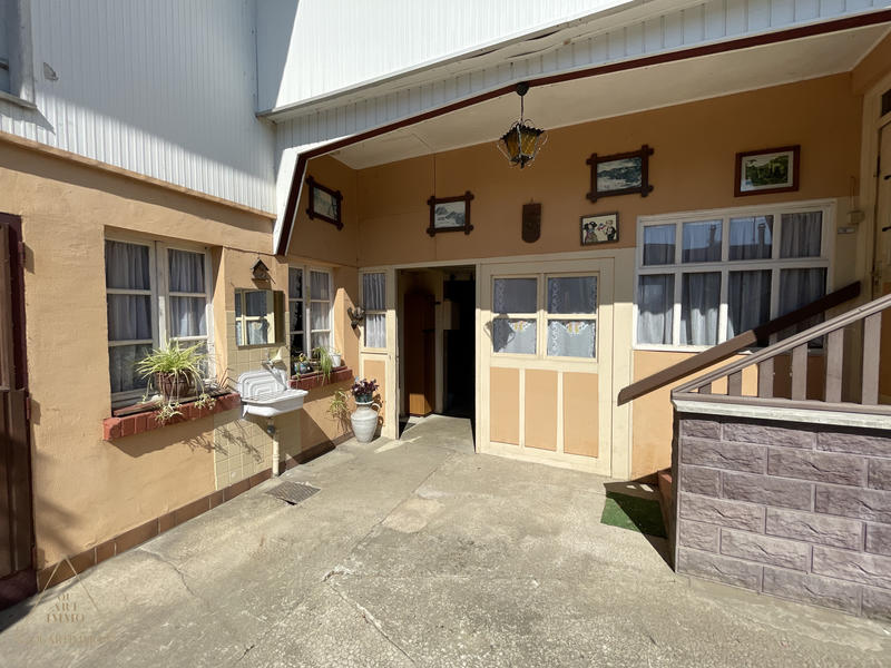 Propriété - 181 m² - 9 pièces