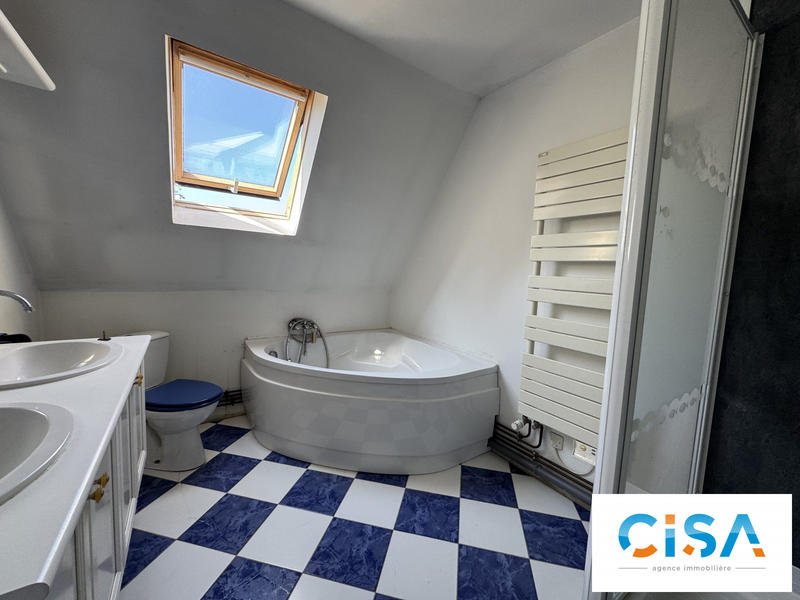 Maison - 180 m² - 8 pièces