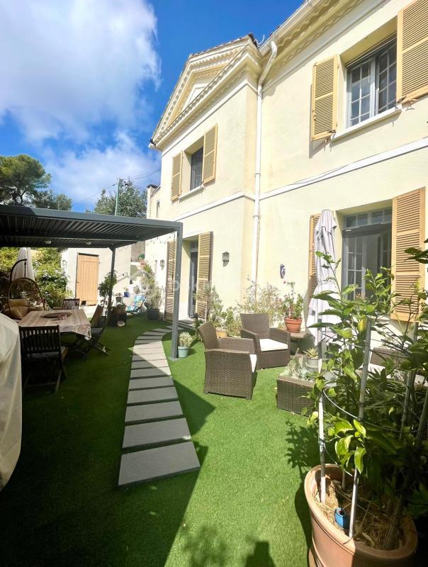 Demeure - 268 m² - 7 pièces