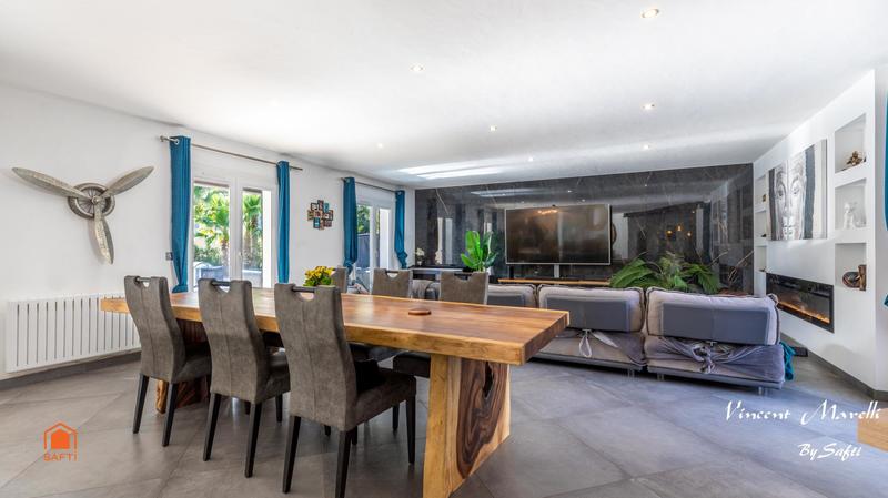 Maison - 248 m² - 10 pièces