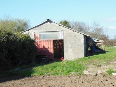 Terrain constructible - 2 300 m²