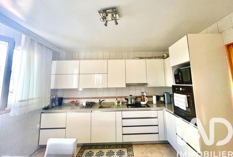 Maison - 215 m² - 8 pièces