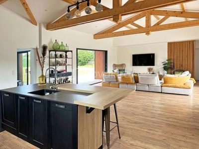 Maison - 140 m² - 5 pièces