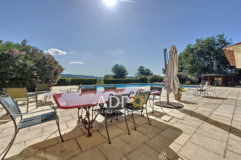 Maison - 300 m² - 7 pièces