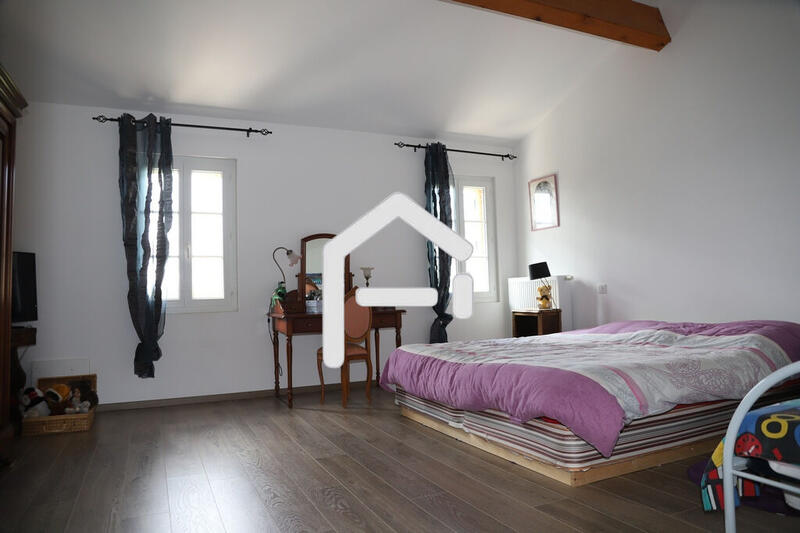 Maison - 325 m² - 10 pièces