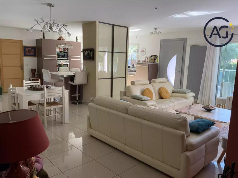 Maison - 171 m² - 5 pièces