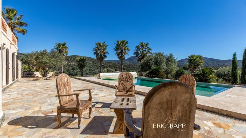 Villa - 247 m² - 6 pièces