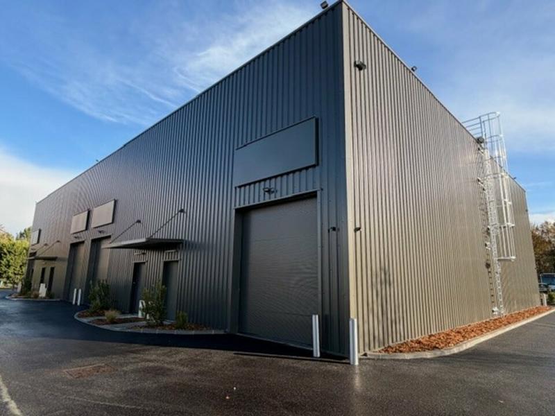 Local d'activité / Entrepôt - 93 m²