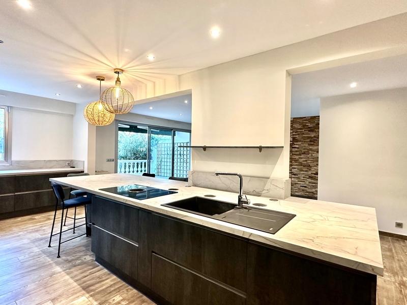 Appartement - 180 m² - 5 pièces