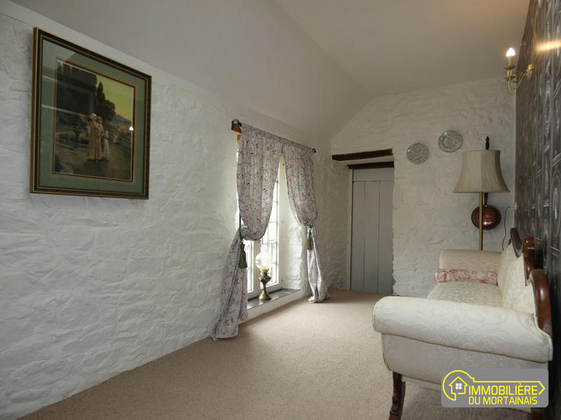 Maison - 330 m² - 7 pièces