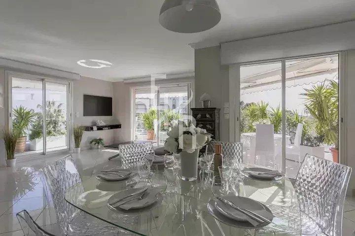 Appartement - 138 m² - 5 pièces