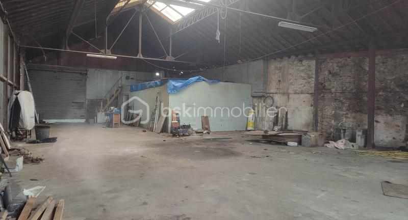 Grange - 300 m² - 1 pièce