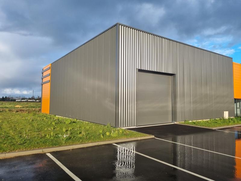 Local d'activités - 330 m²