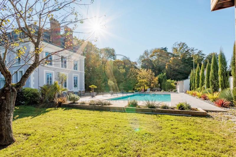 Villa - 360 m² - 12 pièces