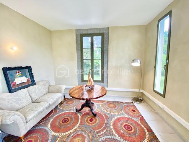 Demeure - 641 m² - 17 pièces