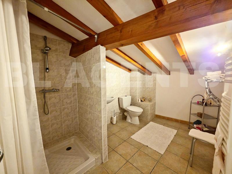 Maison - 212 m² - 7 pièces