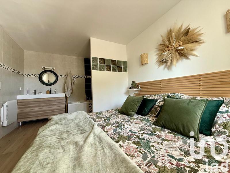 Maison - 240 m² - 9 pièces